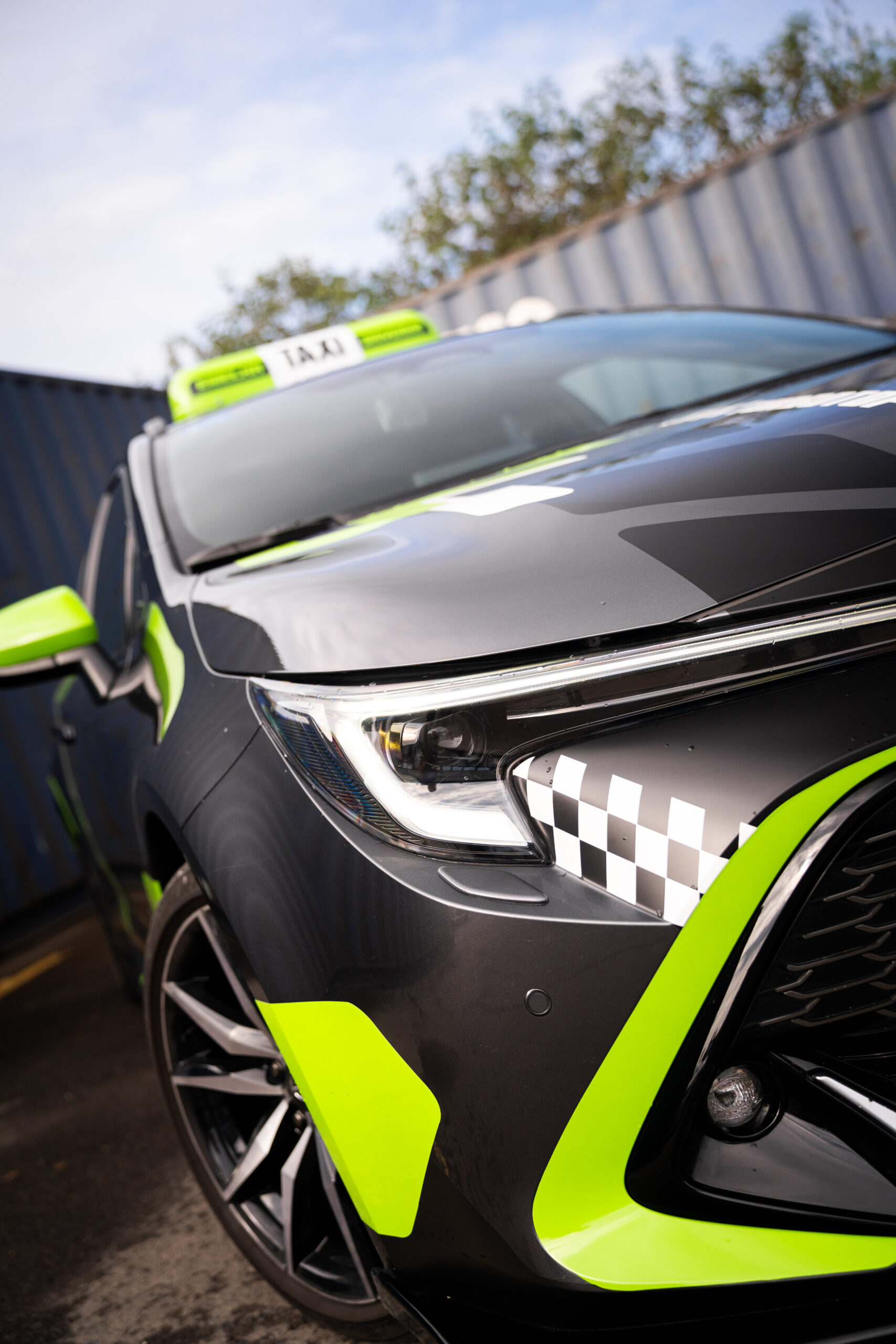 Zdjęcie przedstawia samochód Ewelki Taxi Driverki