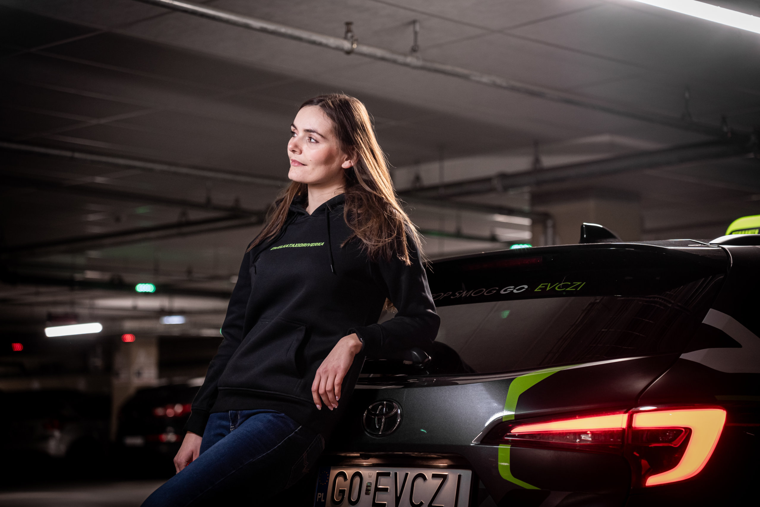 Zdjęcie przedstawia Ewelkę Taxi Driverkę