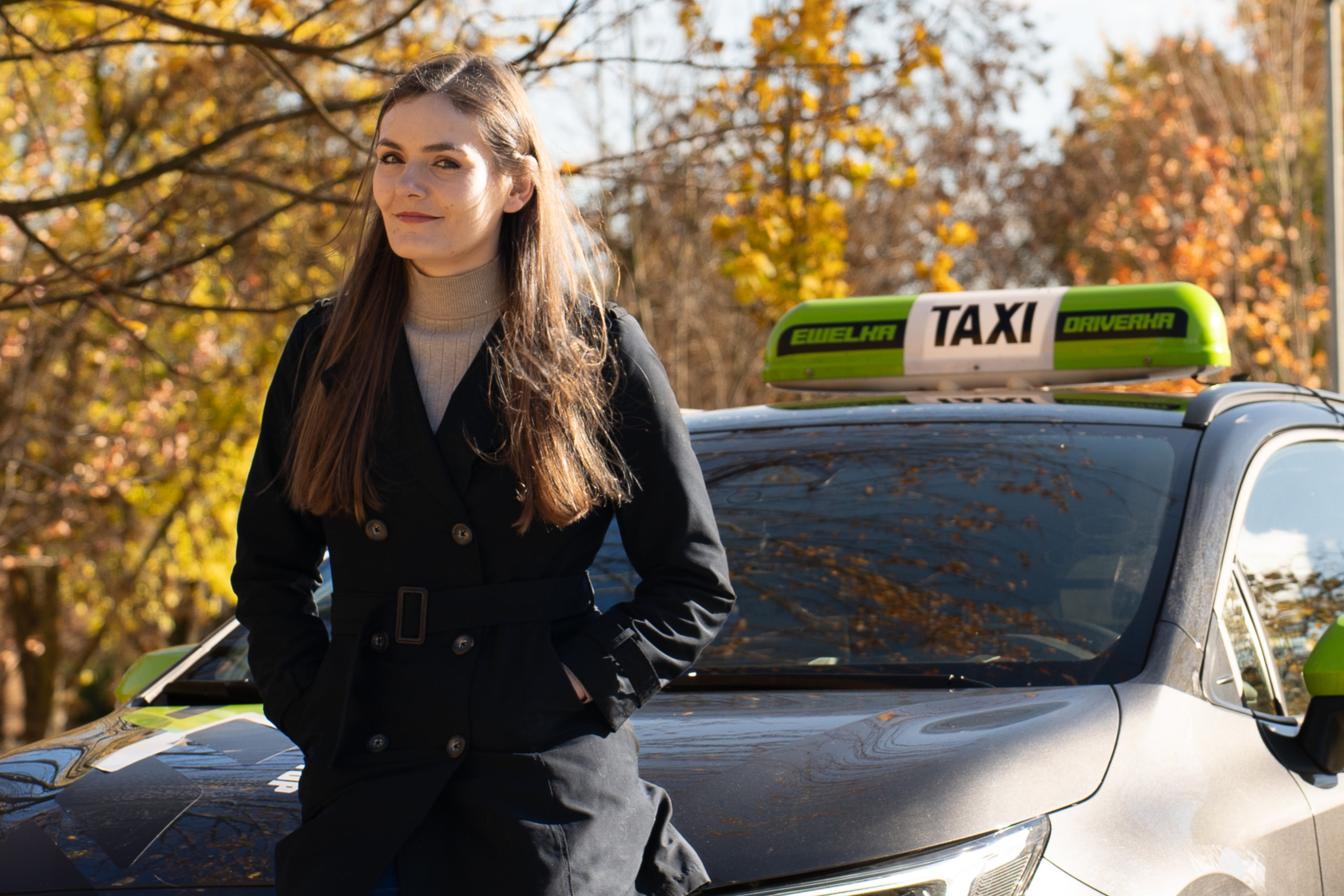 Zdjęcie przedstawia Ewelkę Taxi Driverkę
